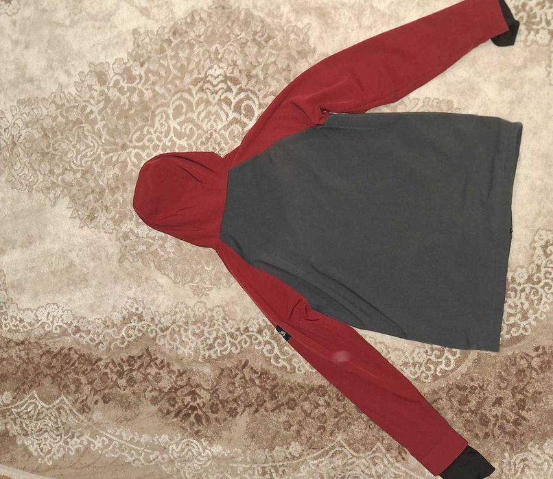 Продам осіню куртку Staff