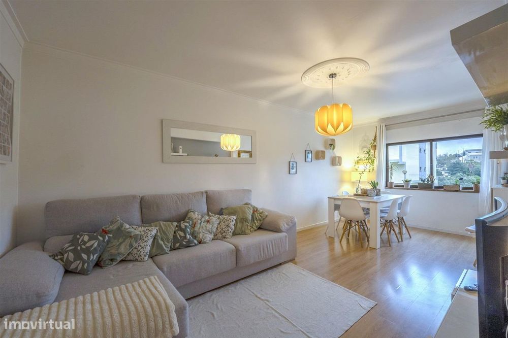 Apartamento T2 em Belas