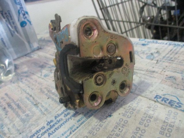 Fechadura / fecho porta trás direito NISSAN Micra I (K10)