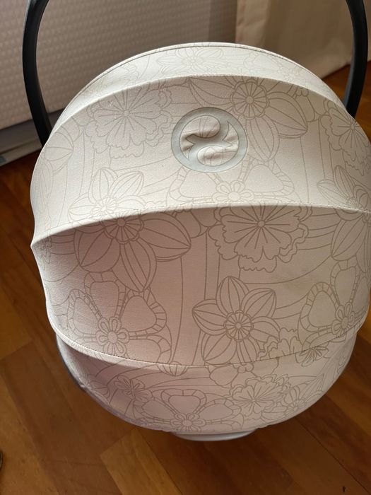 Fotelik cybex Simply Flowers Nude Beige z bazą