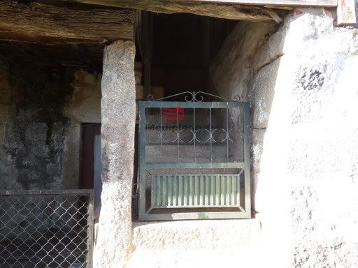 Casa e terreno com possibilidade de construção