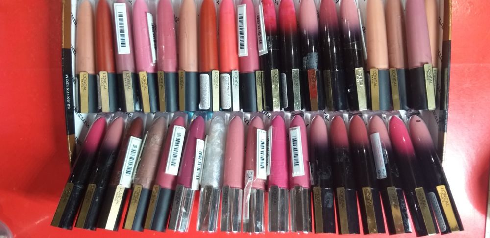 Лориаль ,Мейбелен,помады ,блески.Цена включена   с  ОЛХ доставкой. ОЛХ