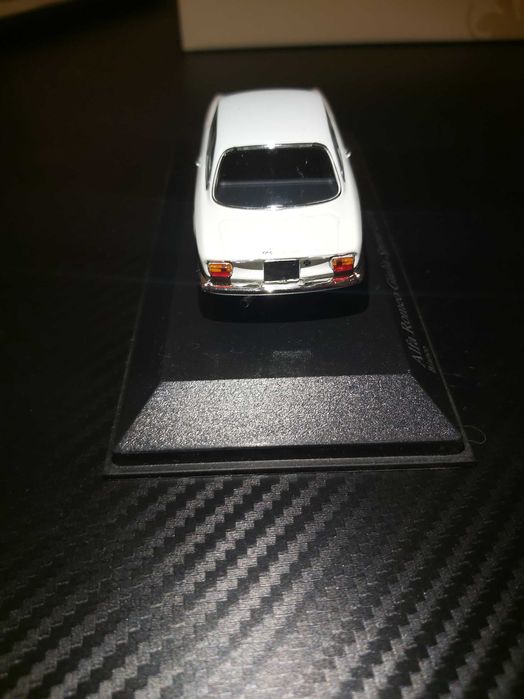 Carros de Colção: Paul´s Model Art (MiniChamps)