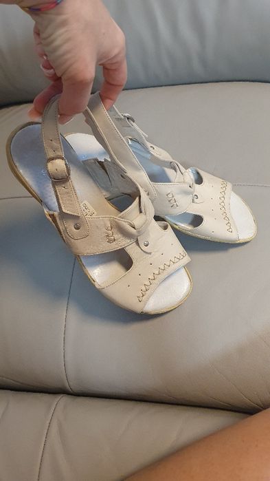 Sandaly ze skory Sarapata 40