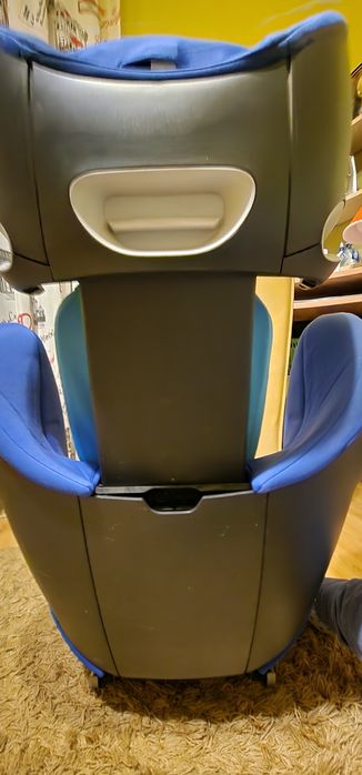 Автокресло-бустер для ребенка