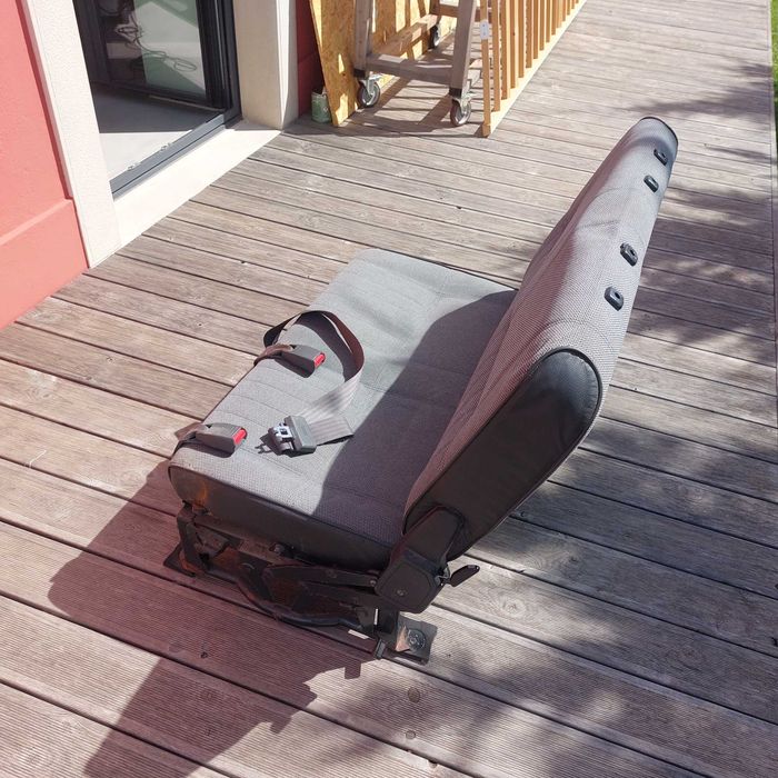 Mitsubishi L300 middle row bench seat / Banco central Mitsubishi L300