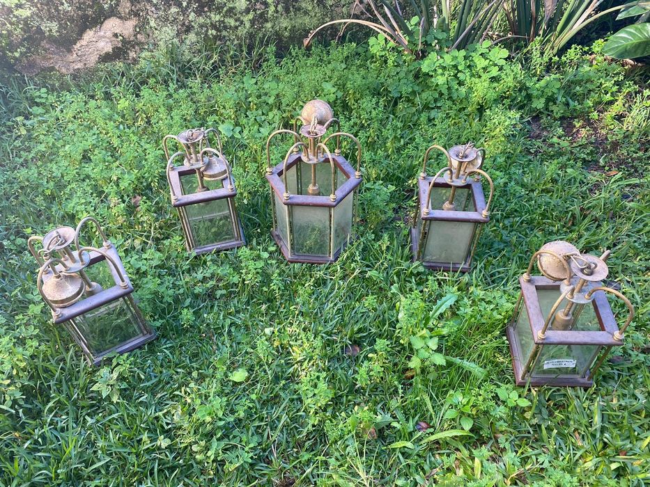 Cinco Candeeiros Em Madeira E Metal (Quatro Quadrados E Um Maior)