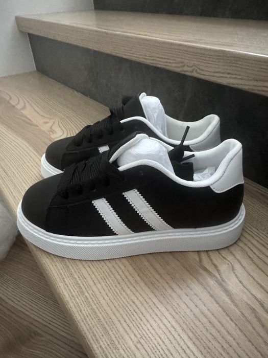 Кросівки жіночі з екошкіри