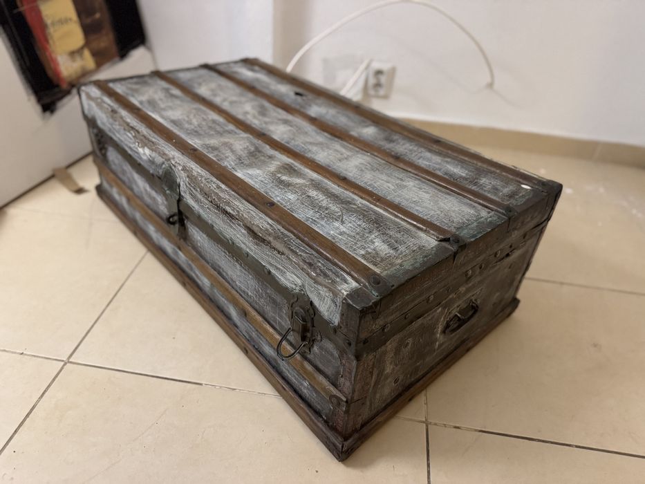 Mala Ju Ju Ju 87x 50x77 e  arca antiga 90x50x30