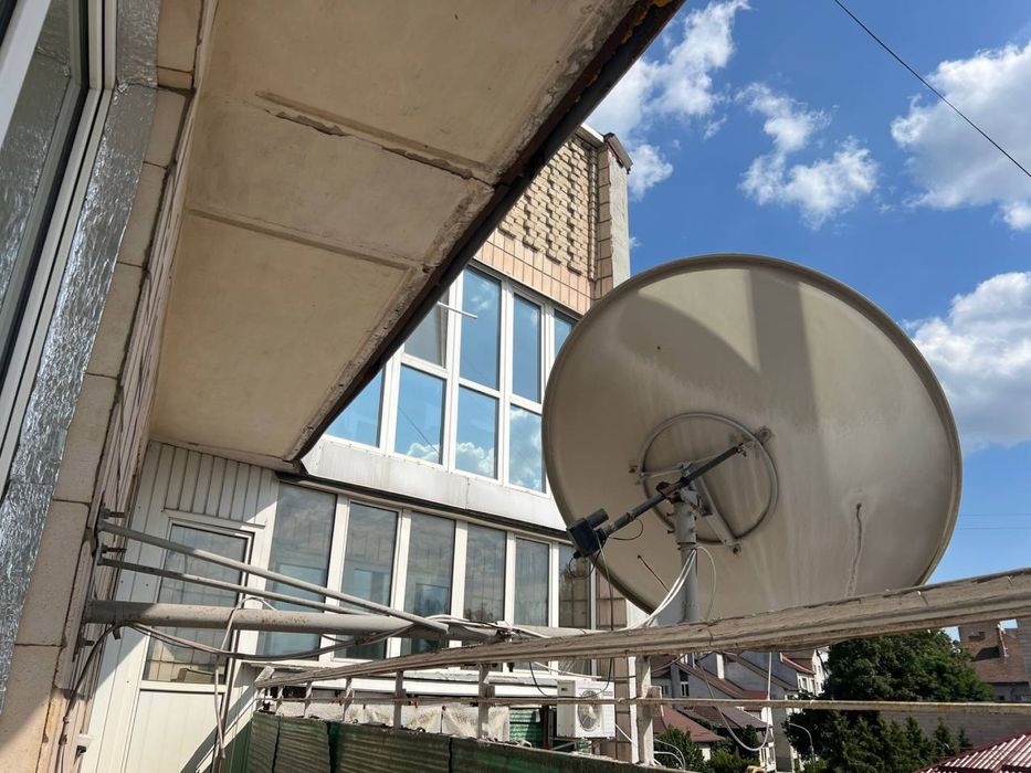 Супутникове телебачення, антена діаметром 160 см, аксесуари