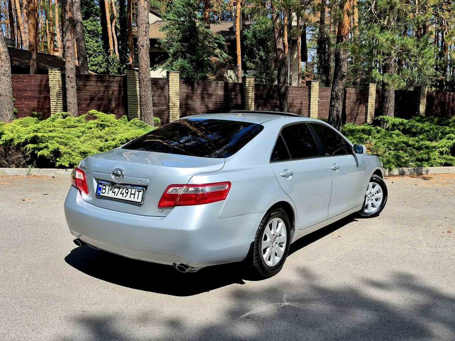 Продам срочно Toyota camry XLE