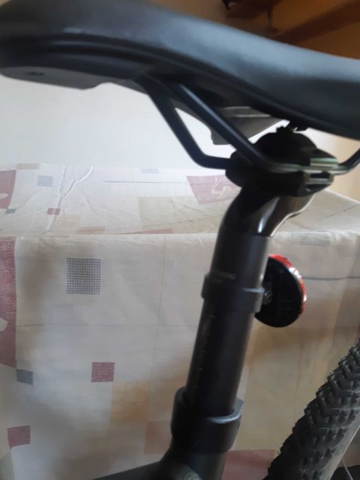 Bardzo mało jeżdżony Giant Roam (21 biegów),
rama M4,
Kask gratis