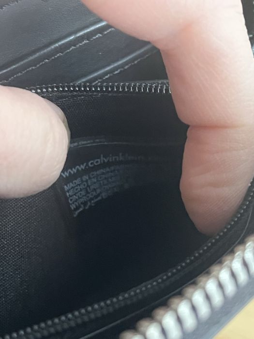 Czarny portfel damski Calvin Klein duży na zamek