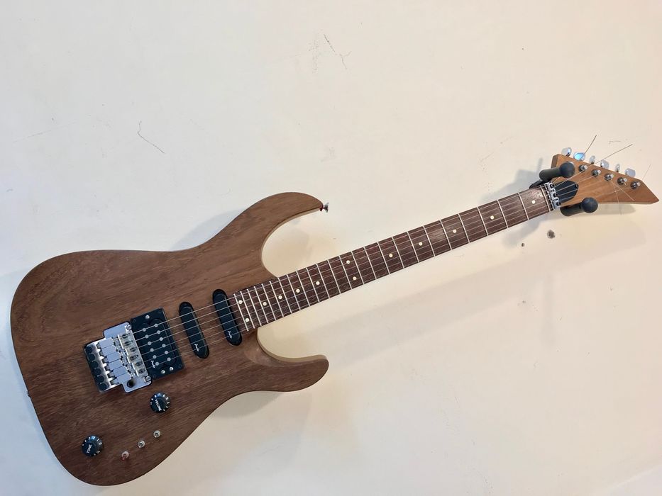 Presto Lang gitara elektryczna HSS 24 progi tremolo z blokadą strun, Polska