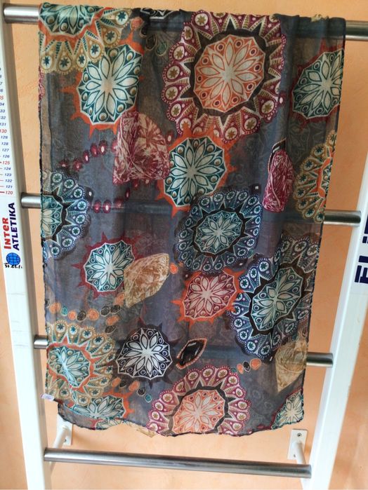 Платки, шарфы шелковые и бандана