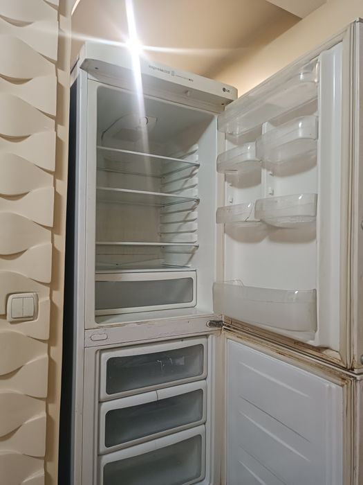 Холодильник LG..