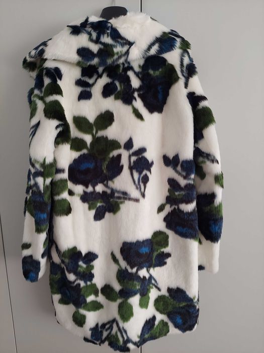 Guess futro
Płaszcz zimowy