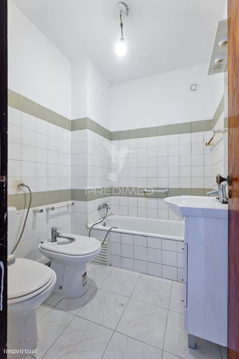 Apartamento T2 na Rua António Aleixo - Quinta do Rouxinol - Miratej...