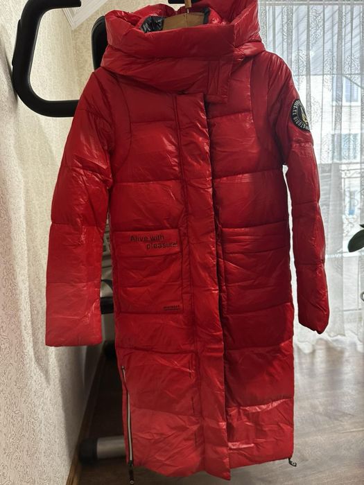 Зимова куртка , пуховик.