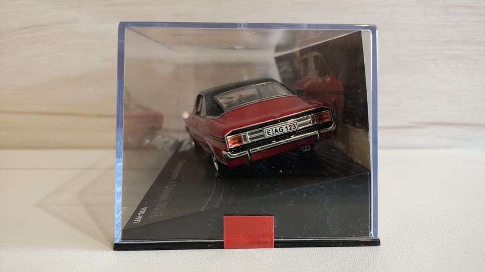Model: Samochodu Opel Commodore A Coupe GS/E. Skala 1:43.