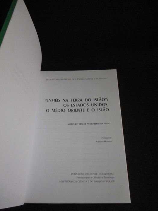 Livros Colecção Textos Universitários de Ciências Sociais e Humanas