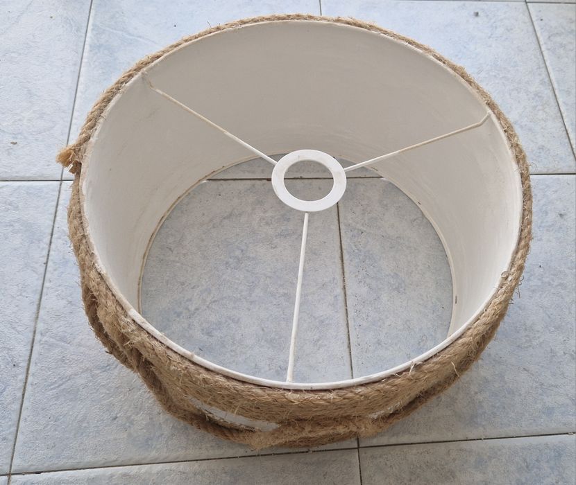 Abajur candeeiro branco e juta
