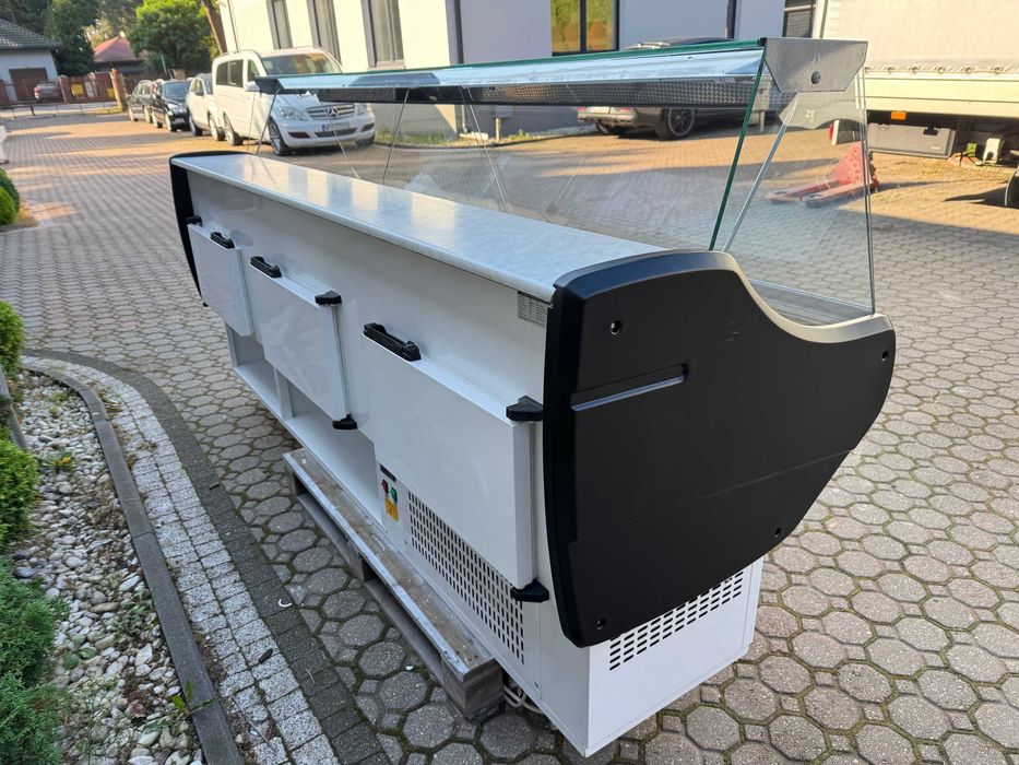 Lada witryna chłodnicza MAWI dł. 2.5 m. I inne urządzenia. GWARANCJA!!