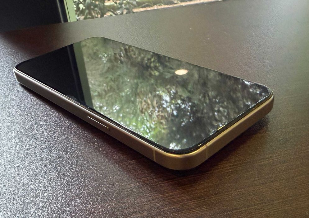iPhone 15 Pro Max Dourado Titânio - como novo