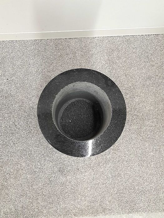 Wazon z granitu czarny wysokość 39cm