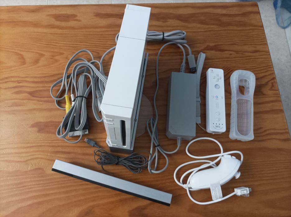 Wii Console + Controller + Cover + Nunchuck64739077997571121