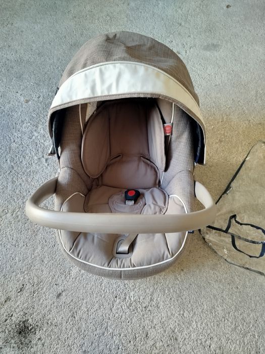 Carinho de bébé.