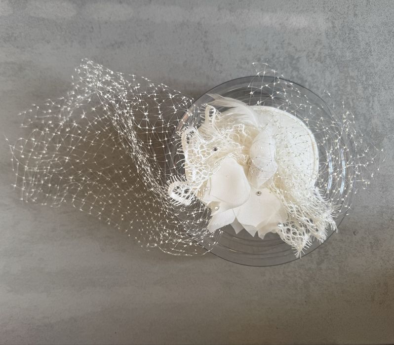 Fascynator ślubny  / Toczek z woalką