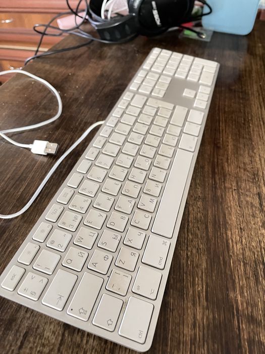 Apple Keyboard - расширенная клавиатура, проводная