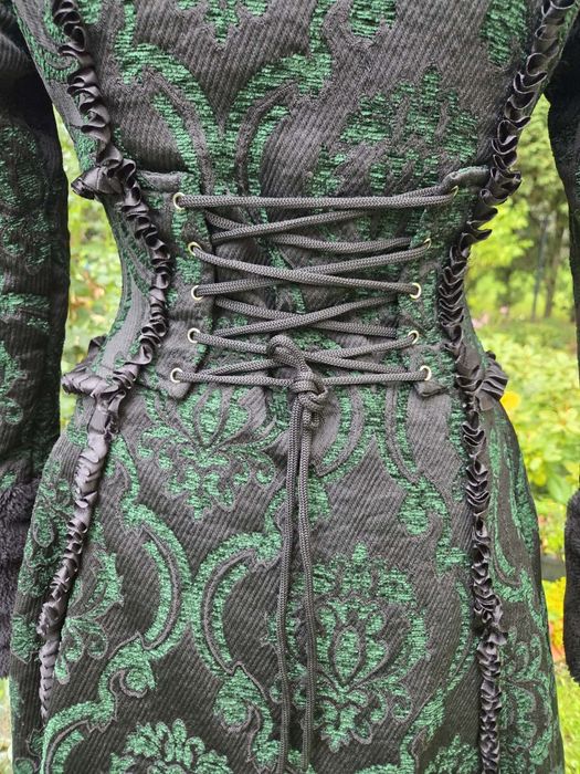 Gotycki płaszcz bawełniany z zielonymi wzorami romantic goth