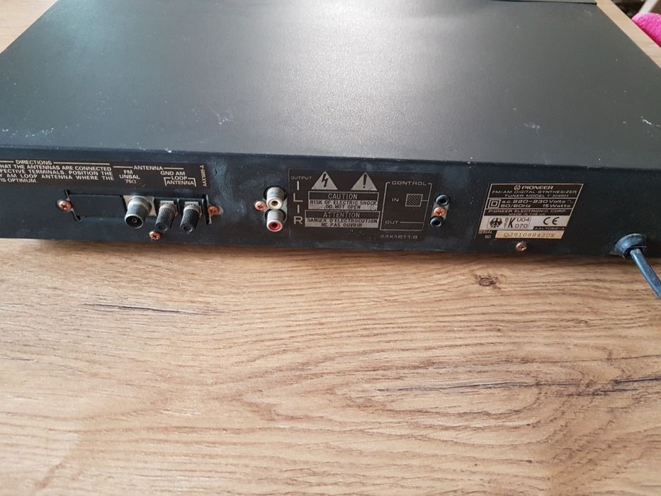 Pioneer FM/AM digital-synthesizer model f-304rds