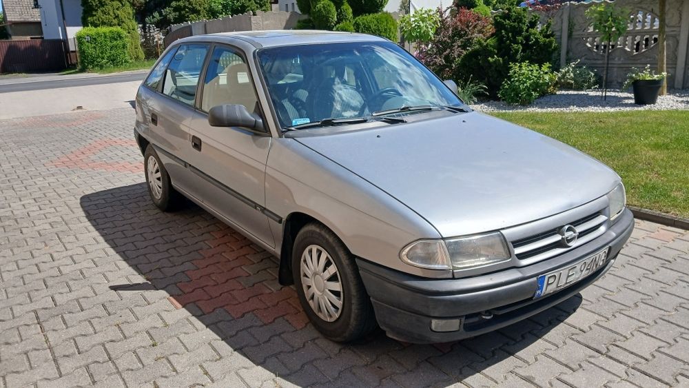 Tanio Opel Astra, silnik 1.6 benzyna,cena 2150 zł