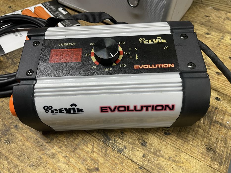 Máquina de Soldar Cevik Evolution 140A – Como Nova!