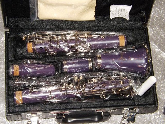 Clarinetes novos de várias cores