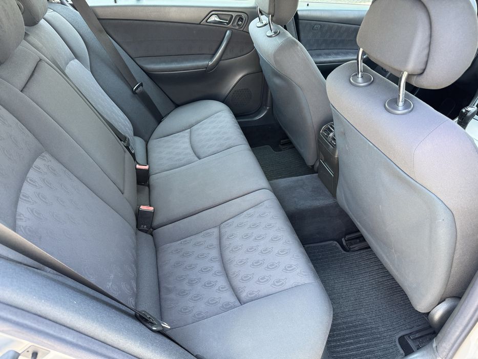 Mercedes C220 como nova