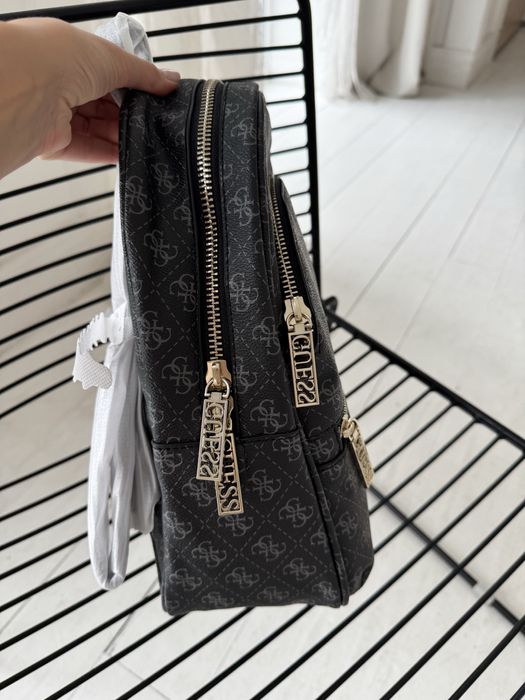 Рюкзак guess manhattan чорний