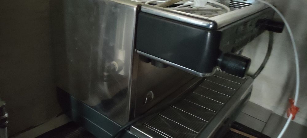 Ekspres lacimbali m32 bistro+młynek +pompa wody