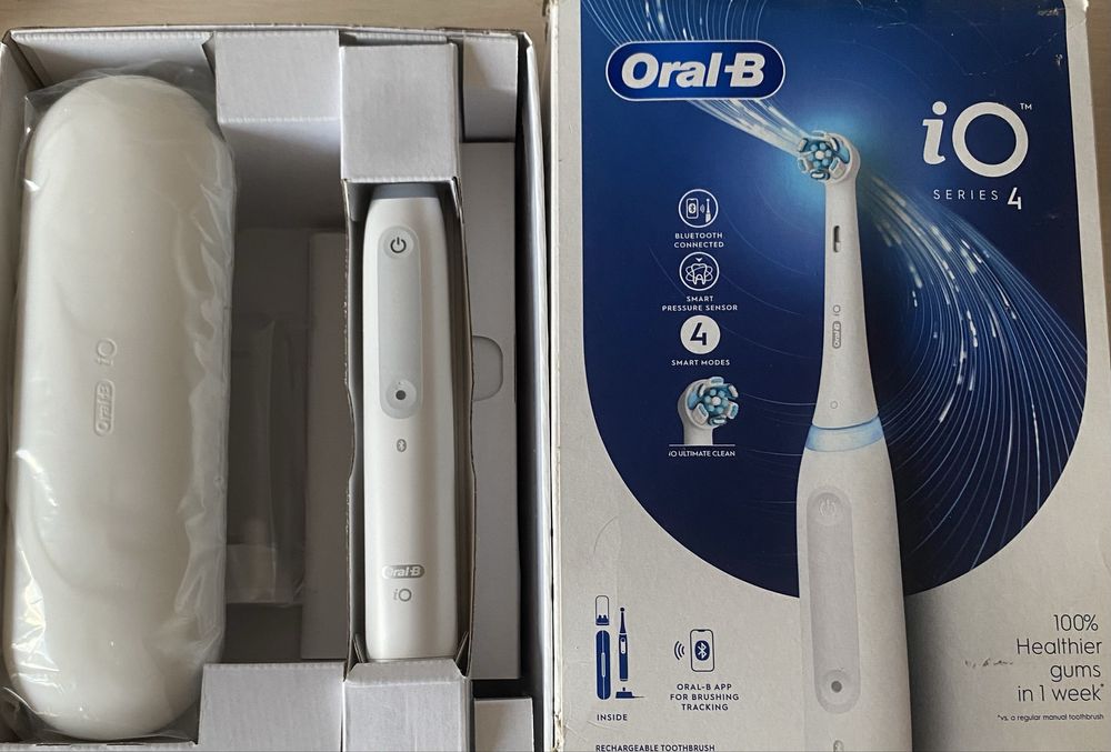 Електрична зубна щітка ORAL-B  iO Series 4 WHITE