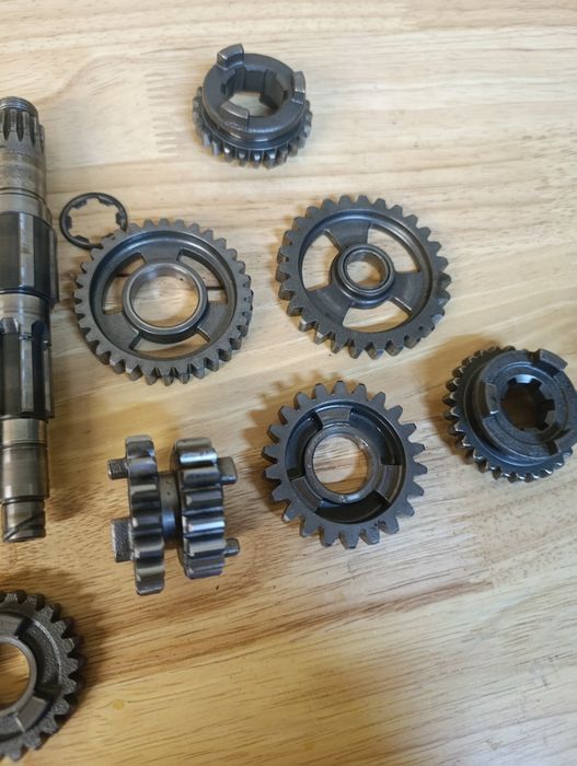 Skrzynia yz 85 tryby wałki części 02- 18 rok