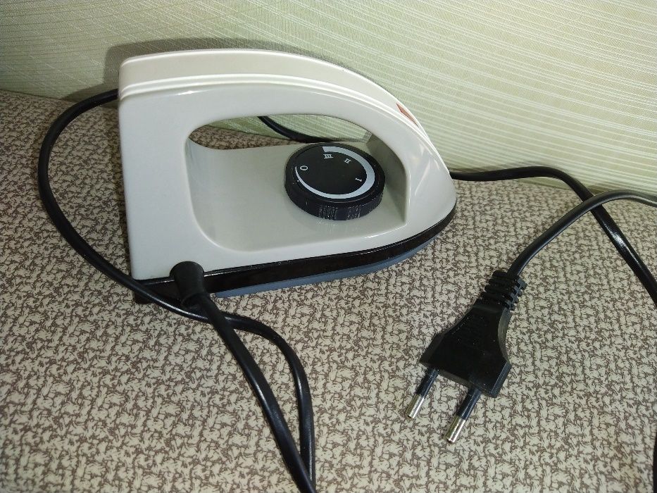 Мини - утюг : Mini Travel Iron KT-312. Не рабочий.