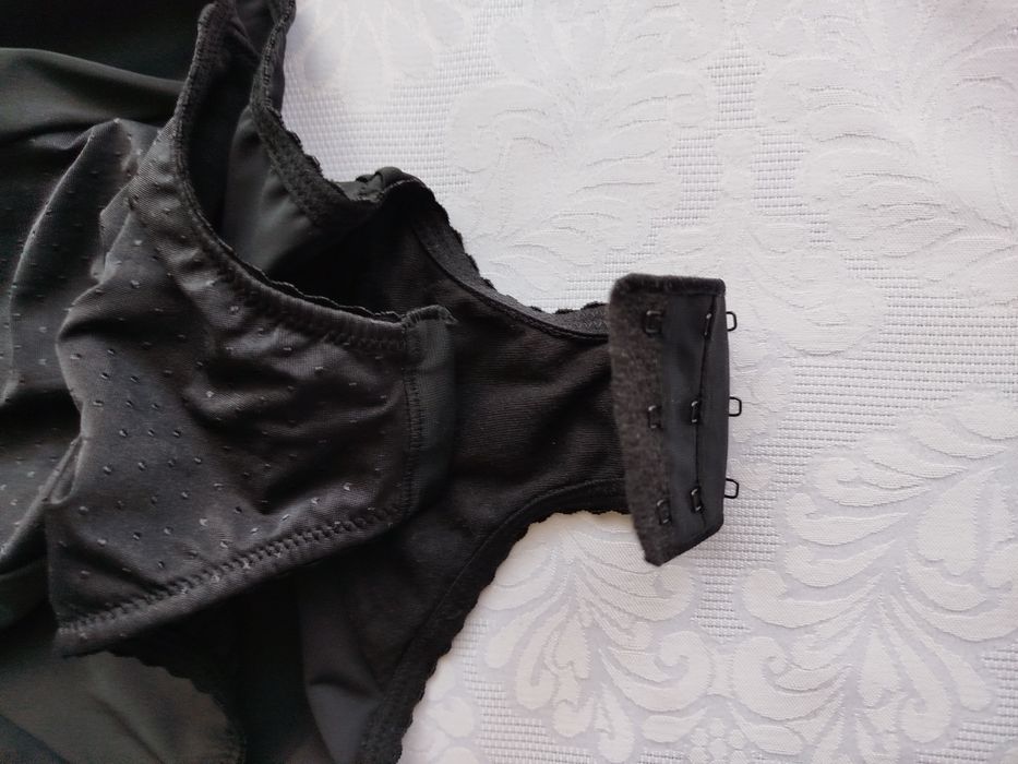 Czarne modelujące body 75 B, M/L.