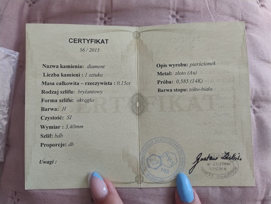 Złoty pierścionek zaręczynowy z diamentem