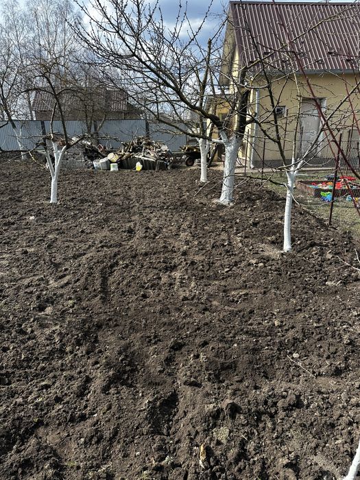Робота мотоблоком по землі