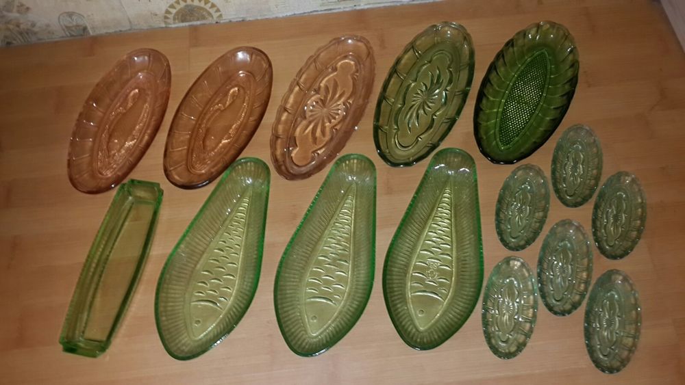 Посуд з кольорового скла