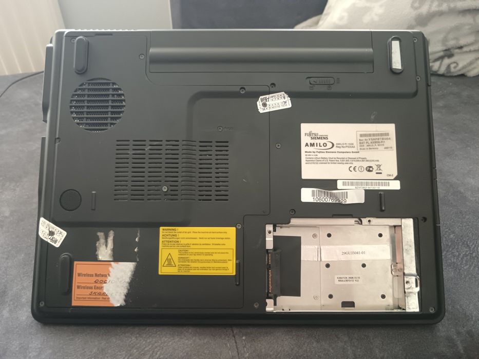 Laptop Fujitsu Siemens Amilo Li 1705 PI 1536 na części