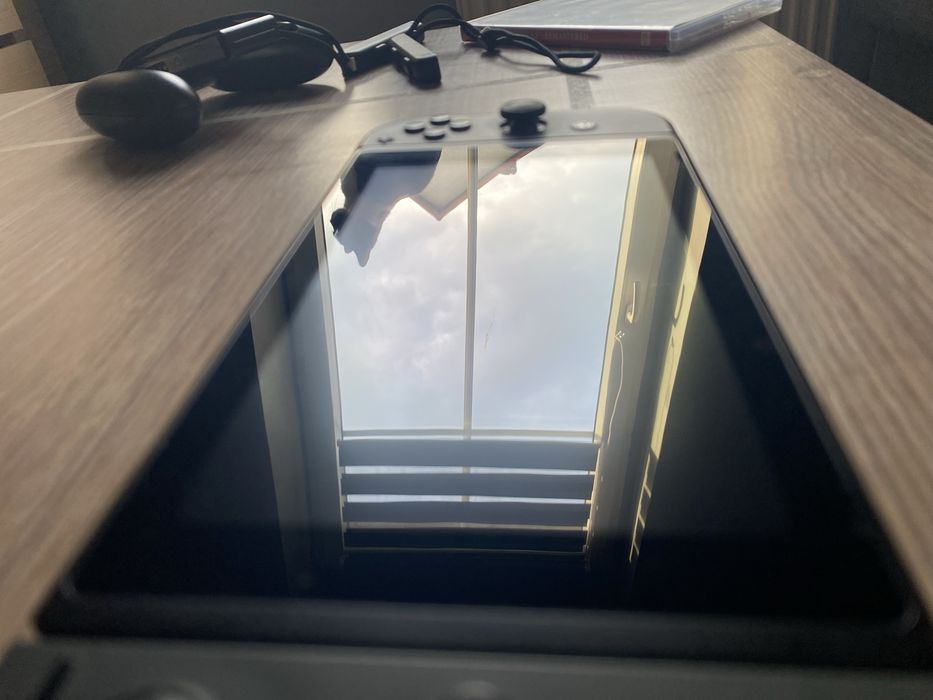 Konsola Nintendo Switch V2 + gra Dark Souls + etui